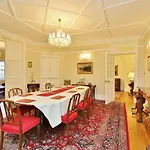 Ramsay Garden - Spacious 3-Bedroom Apartment Next To Edinburgh Castle